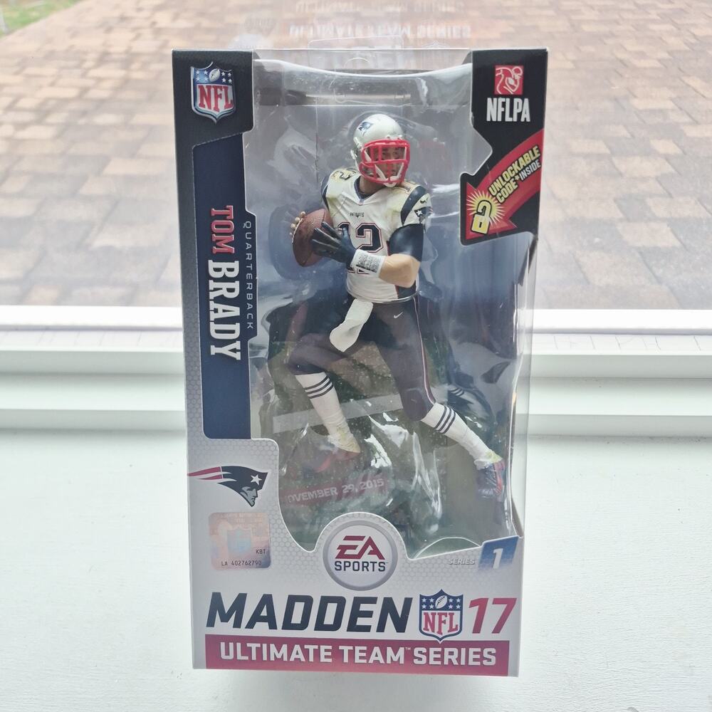 NFL McFarlane TOM BRADY Series 1 Madden 17 Ultimate Team White Variant Snow Base